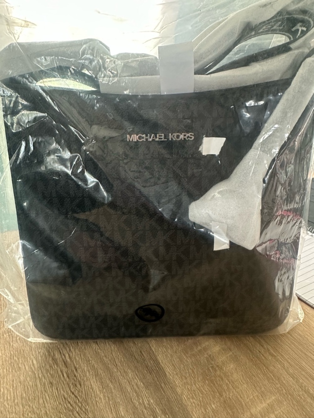 NWT Michael Kors Black Signature Jet Set Small Crossbody with Logo Strap - Picture 4 of 6